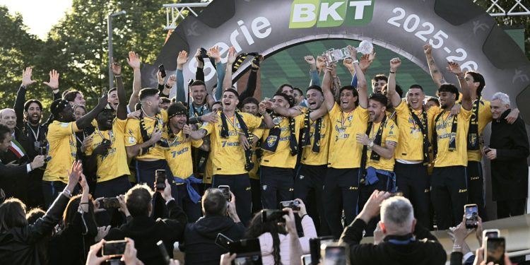 Giallo, azzurro e ora anche a stelle e strisce: il Frosinone passa al fondo americano Clara Vista